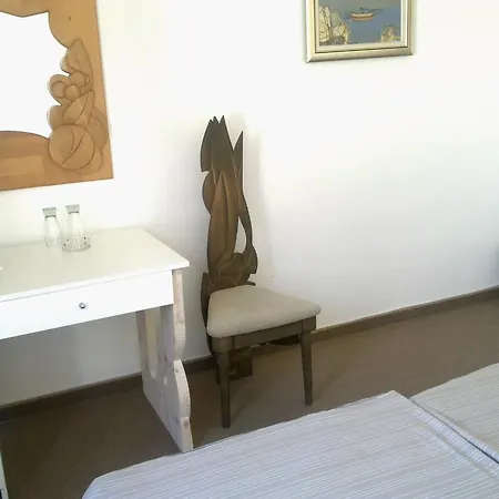 Neva Guest Rooms&studios Pensión