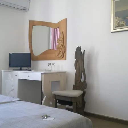 Neva Guest Rooms&studios Pensión *